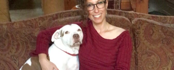 Lulu and Melissa Karpel sitting on couch